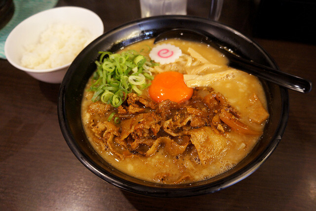 【元祖おかず系ラーメン】日本一ごはんがすすむラーメン!? 家系とも違うがっつり系ラーメン&ライスが暴力的にうまかった:パリッコ『今週のハマりめし』第245回